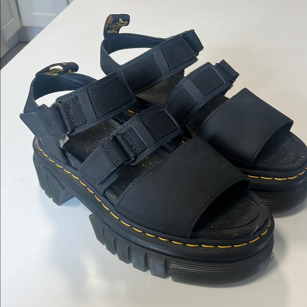 Dr Marten Airwalk “The Ricki” Black Platform Sandals